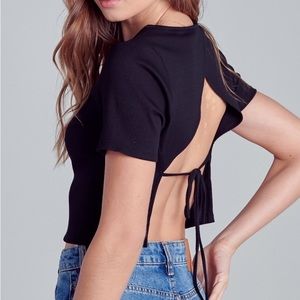 CROP TOP OPEN BACK SHORT SLEEVE 💕